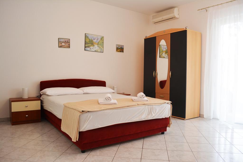 Suz-Ana Lägenhet Trogir Exteriör bild